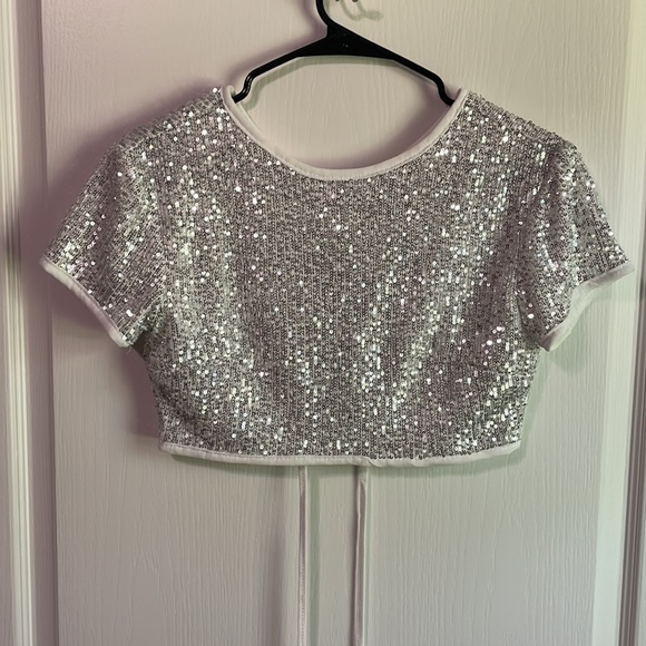 Criss Cross Tie Back Sequin Tee & Skirt with Slit Set - Picture 6 of 11